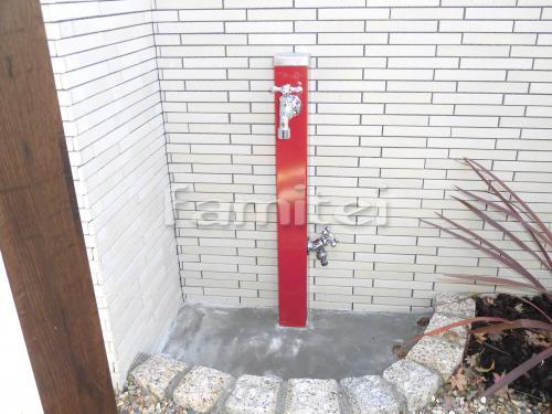 立水栓 ユニソン スプレスタンド ダークレッド 蛇口2個シルバー ピンコロ囲い水受け(パン) 土間モルタル仕上げ 洗い場