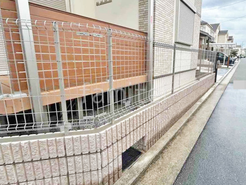 ブロック塀 (化粧ブロック) 太陽エコブロックス スプリットリブ 5L スチールメッシュ フェンス YKKAP イーネット3F型 スチール柱 境界・メッシュ