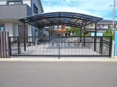 ガレージまわり 駐車場屋根 門扉 土間コンクリート