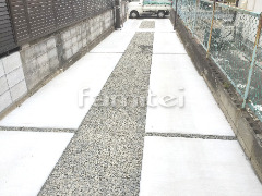 駐車場ガレージ床 轍(わだち) 土間コンクリート 防犯砂利目地 バラス砕石敷きデザイン