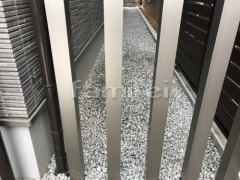 犬走り 防犯砂利敷き バラス砕石 防草シート加工