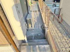 犬走り 防犯砂利敷き バラス砕石 防草シート加工