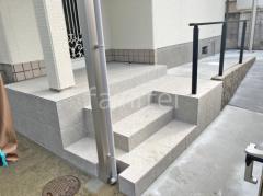 玄関アプローチ階段 床タイル貼り LIXIL グレイスランド