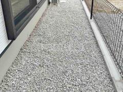 犬走り 防犯砂利敷き バラス砕石 防草シート加工