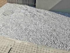 犬走り 防犯砂利敷き バラス砕石 防草シート加工