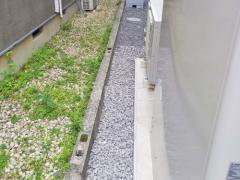 犬走り 防犯砂利敷き バラス砕石 防草シート加工