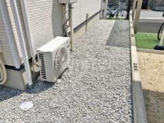 犬走り 防犯砂利敷き バラス砕石 防草シート加工
