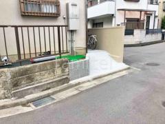 駐車場ガレージ床 土間コンクリート 土留め化粧ブロック ユニソン リブスプリット