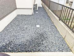 犬走り 防犯砂利敷き バラス砕石 防草シート加工